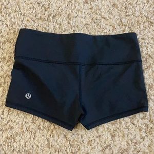 Lululemon Size 4 Booty Shorts